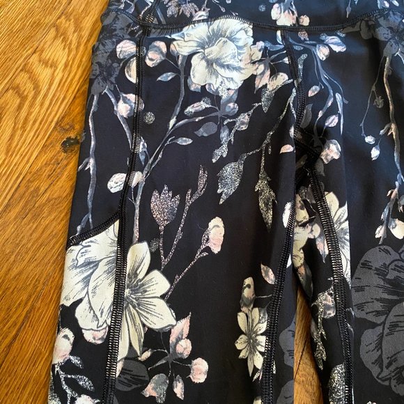 Victoria's Secret floral pattern athletic leggings with pockets - Picture 5 of 6